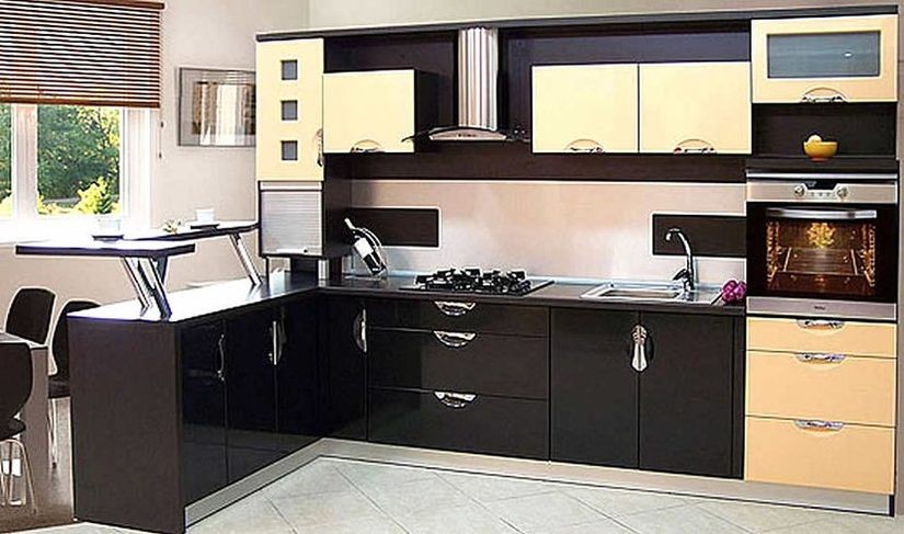 Kuchyn na mru Plze, model Limba